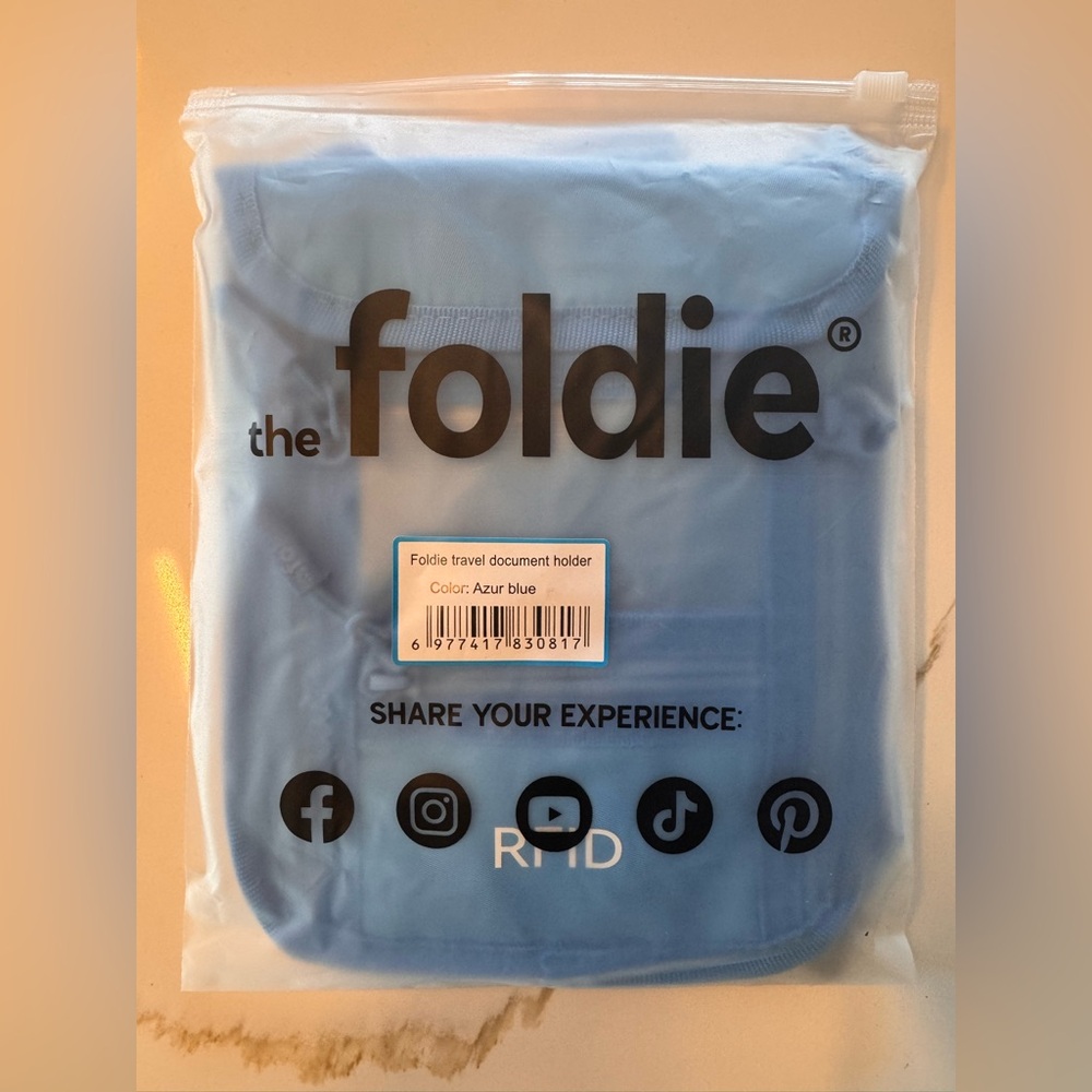 NWT The Foldie Travel Document Holder RFID Azur Blue Crossbody - Picture 3 of 6